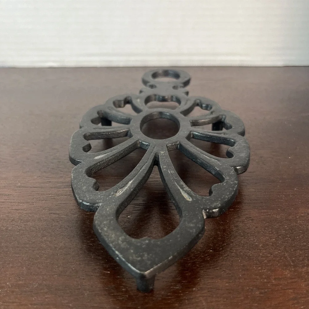 Vintage Cast Iron Trivet Unbranded Spade Shaped Iron Rest Rustic‎ Wall Decor